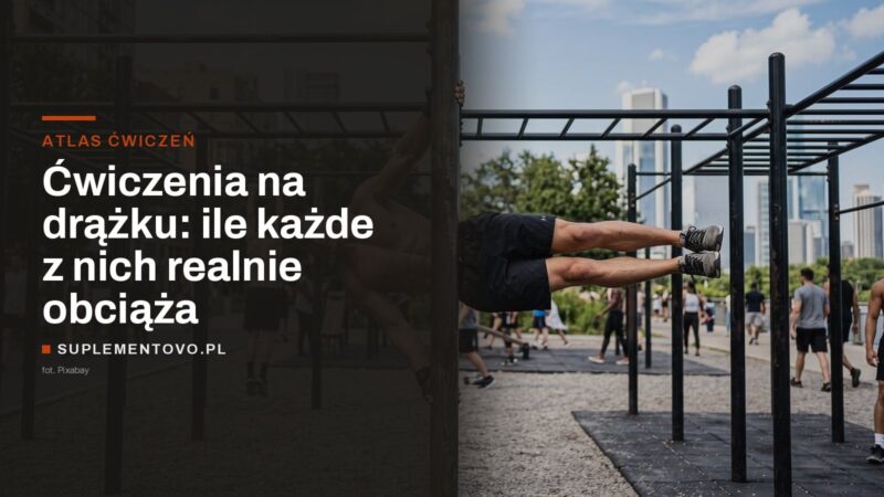 Ćwiczący w pozycji flagi na słupie zewnętrznej konstrukcji z drążkami