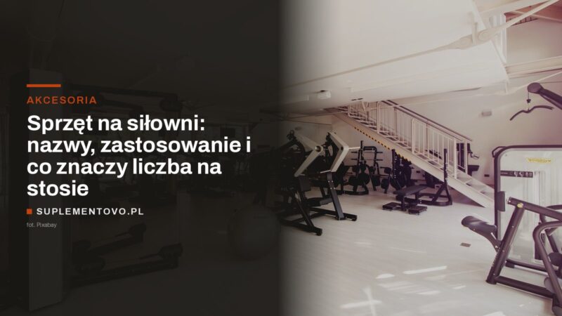 Wnętrze siłowni z rzędem maszyn treningowych i stojakami z obciążeniem