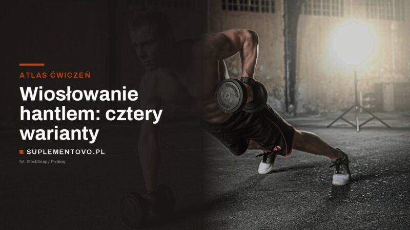 Mężczyzna w podporze przodem przyciąga hantel do tułowia, drugi hantel oparty o podłoże