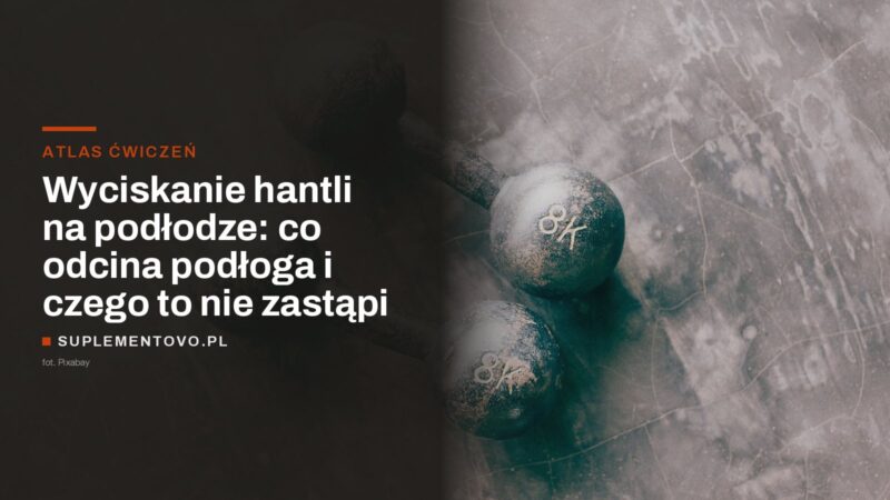 Dwa hantle 8 kg leżące na betonowej podłodze