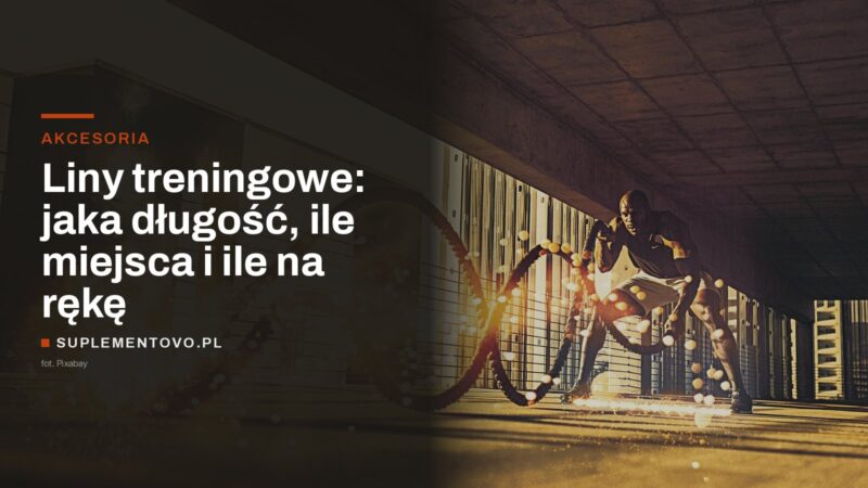 Mężczyzna na siłowni falujący dwiema grubymi linami treningowymi