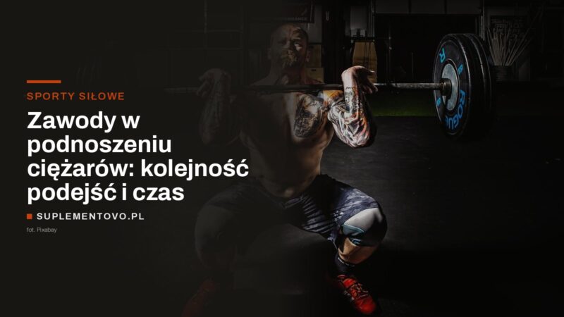 Zawodnik trzymający sztangę na barkach w pozycji zarzutu